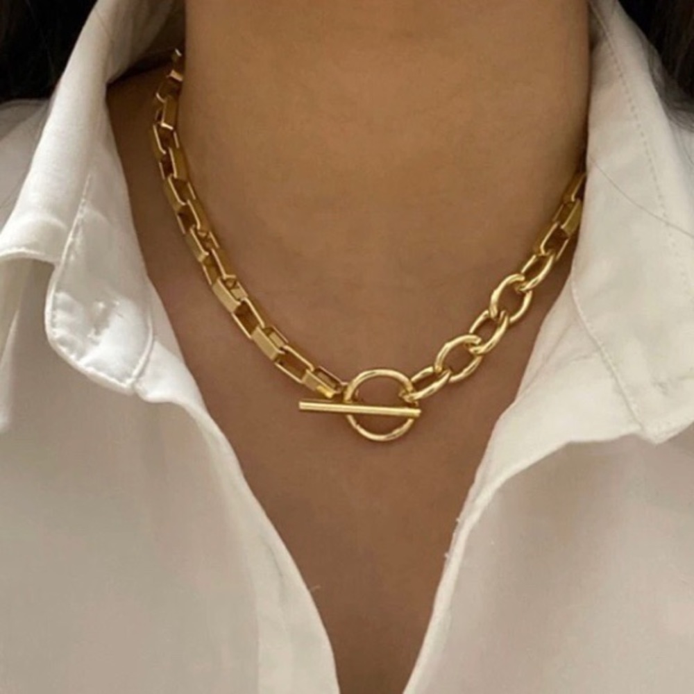 ***New**Chunky Gold Tone Chain Necklace